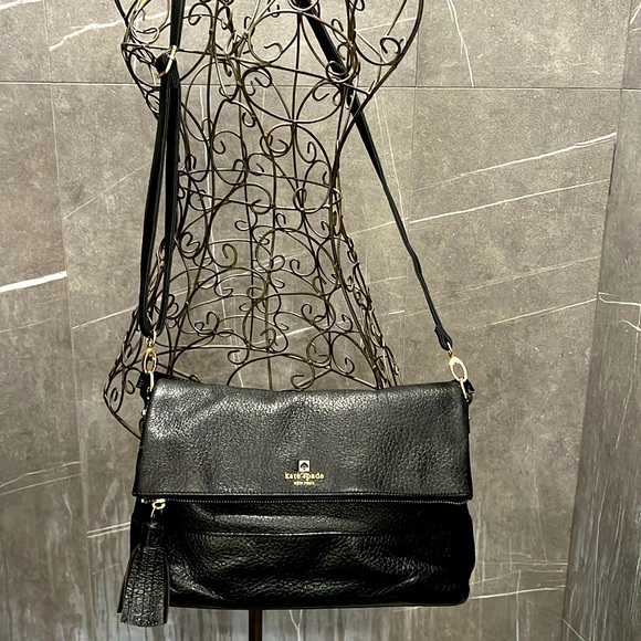 Kate spade everyday purse black leather with removable strap.